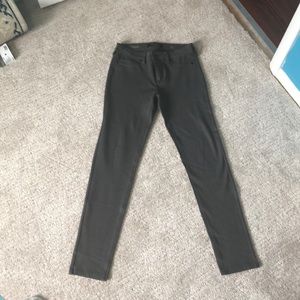 Dark grey “jegging”